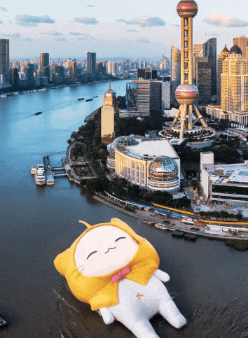 游戏里的大喵占领上海地标 小红书博主AI创意图网络刷屏