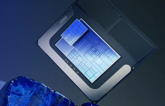 英特尔AI PC芯片Lunar Lake重磅发布：性能提升68%，效率翻倍