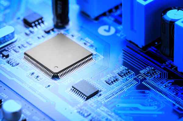 ​英伟达 CEO 黄仁勋展望：欧洲 AI 算力将在两年内实现十倍增长