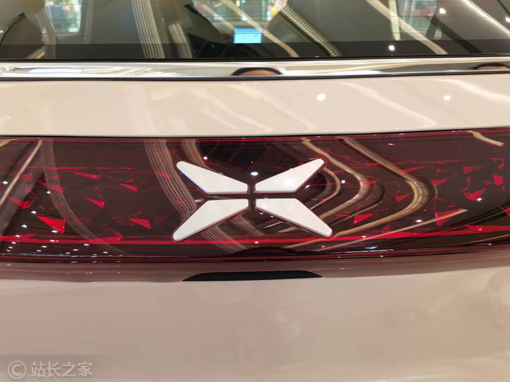 何小鹏称FSD入华促进智驾发展：小鹏AI智驾今年开启全球测试