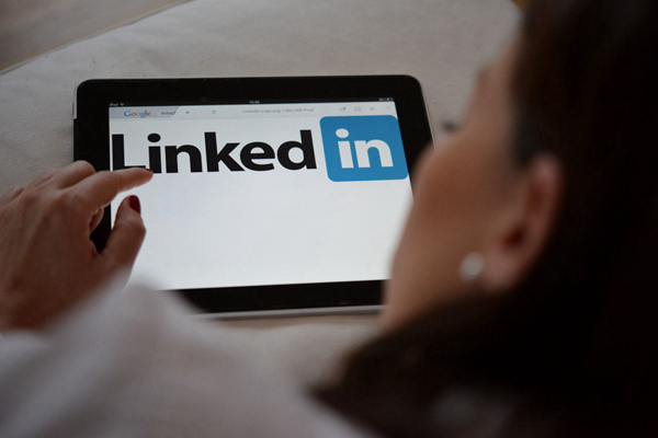 ​LinkedIn 悄然使用用户数据训练 AI，需双重选择退出