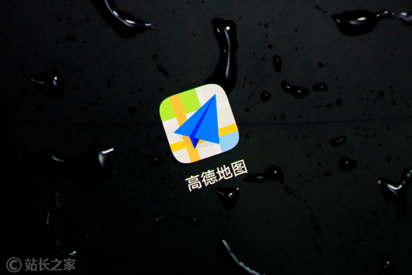 提前5秒提醒！高德地图夜间红绿灯倒计时重新上线：大模型加持