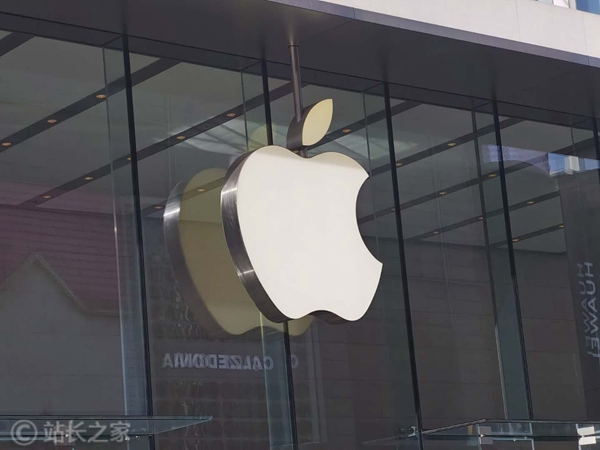 ​苹果 CEO 库克或对 AI 进展不满？重组团队应对挑战