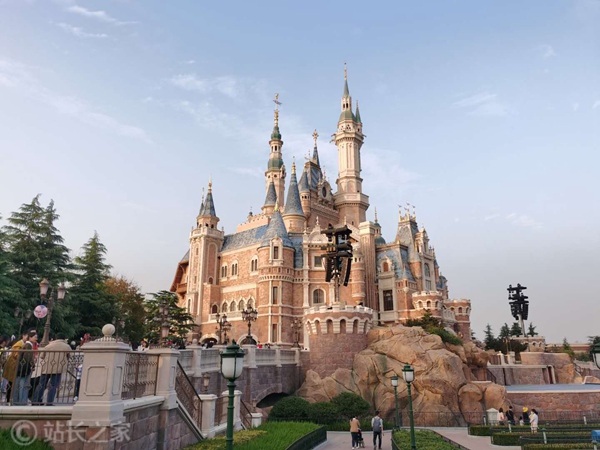 迪士尼推出全新 AI 和混合现实业务部门