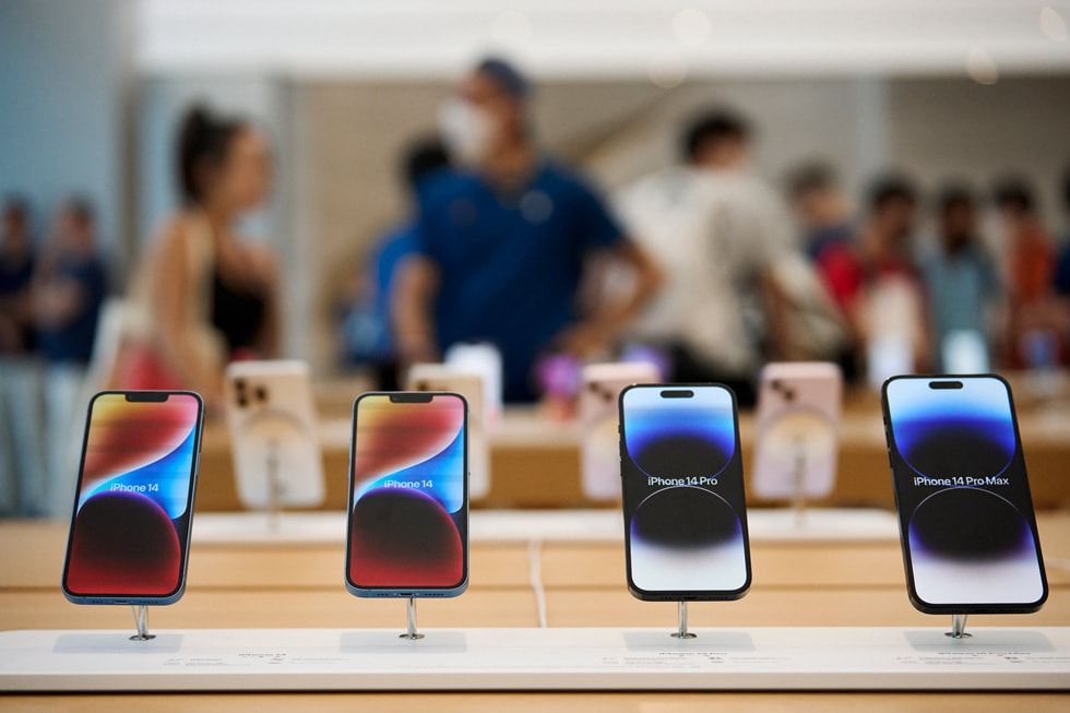库克罕见全员讲话:苹果将 ALL-IN AI，效仿 iPhone 模式后来居上