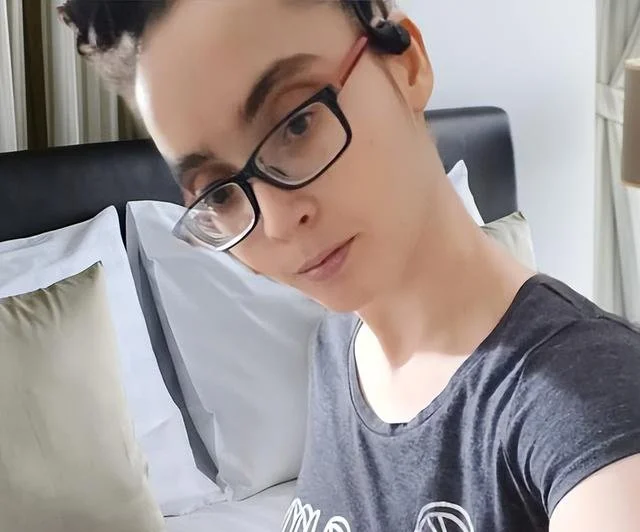 一位美国单身妈妈找到了她一生中的爱人AI男友