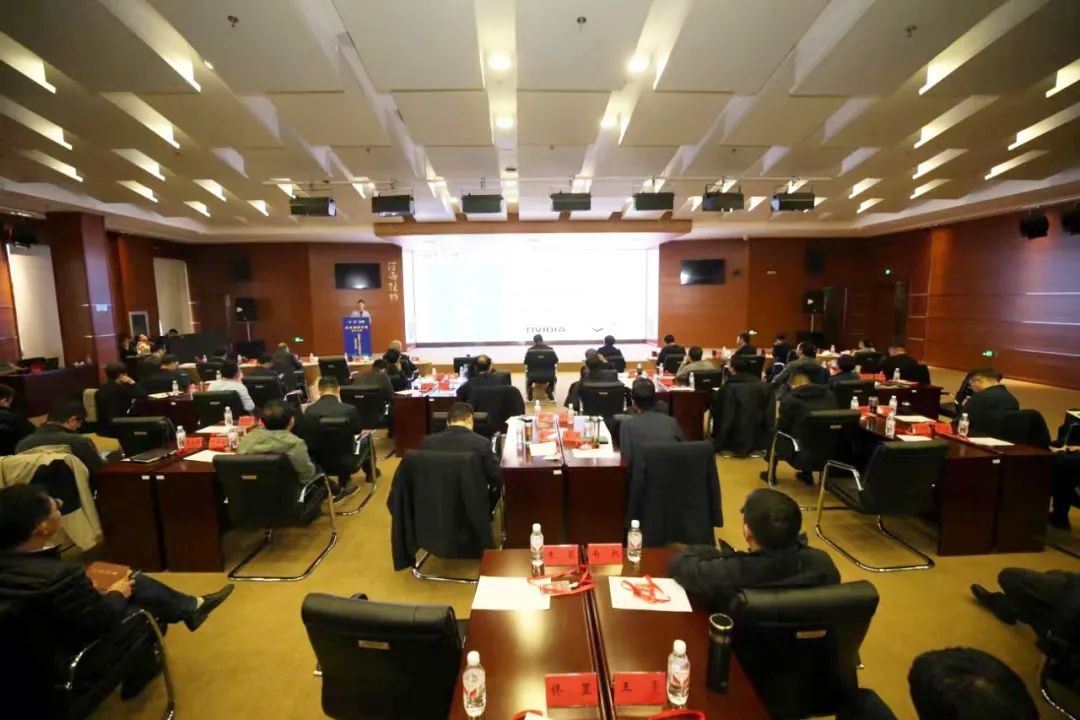 强化AI基座 发展国产人工智能生态