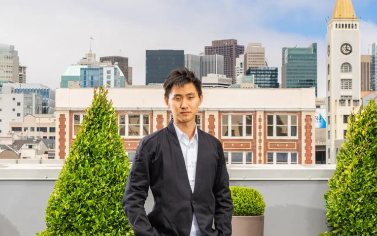 28岁华人执掌1.85万亿科技巨头AI大权！一觉醒来，图灵奖得主也要向他汇报